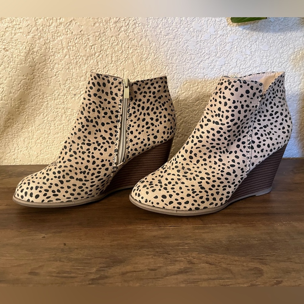 Leopard wedges